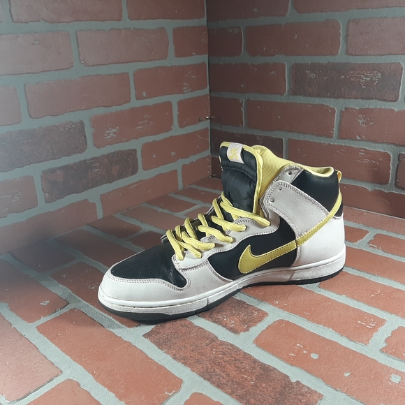 MISS PIGGY NIKE DUNKS - Picture 10 of 10